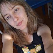 Filóloga inglesa con el máster de profesorado. Llevo dando clases desde 2017 a alumnos de todas las edades (adultos y niños).